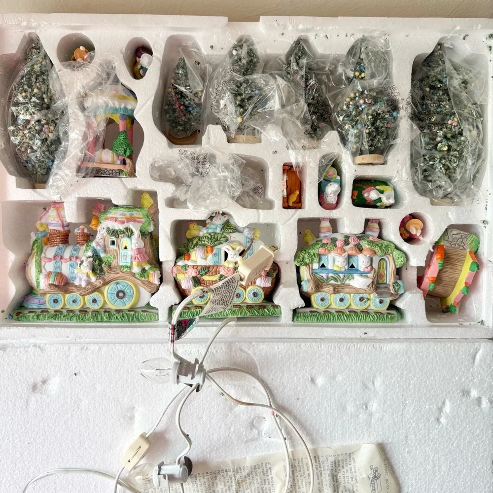 Vintage Easter‎ 17pc Ceramic Lighted Train Set & Village